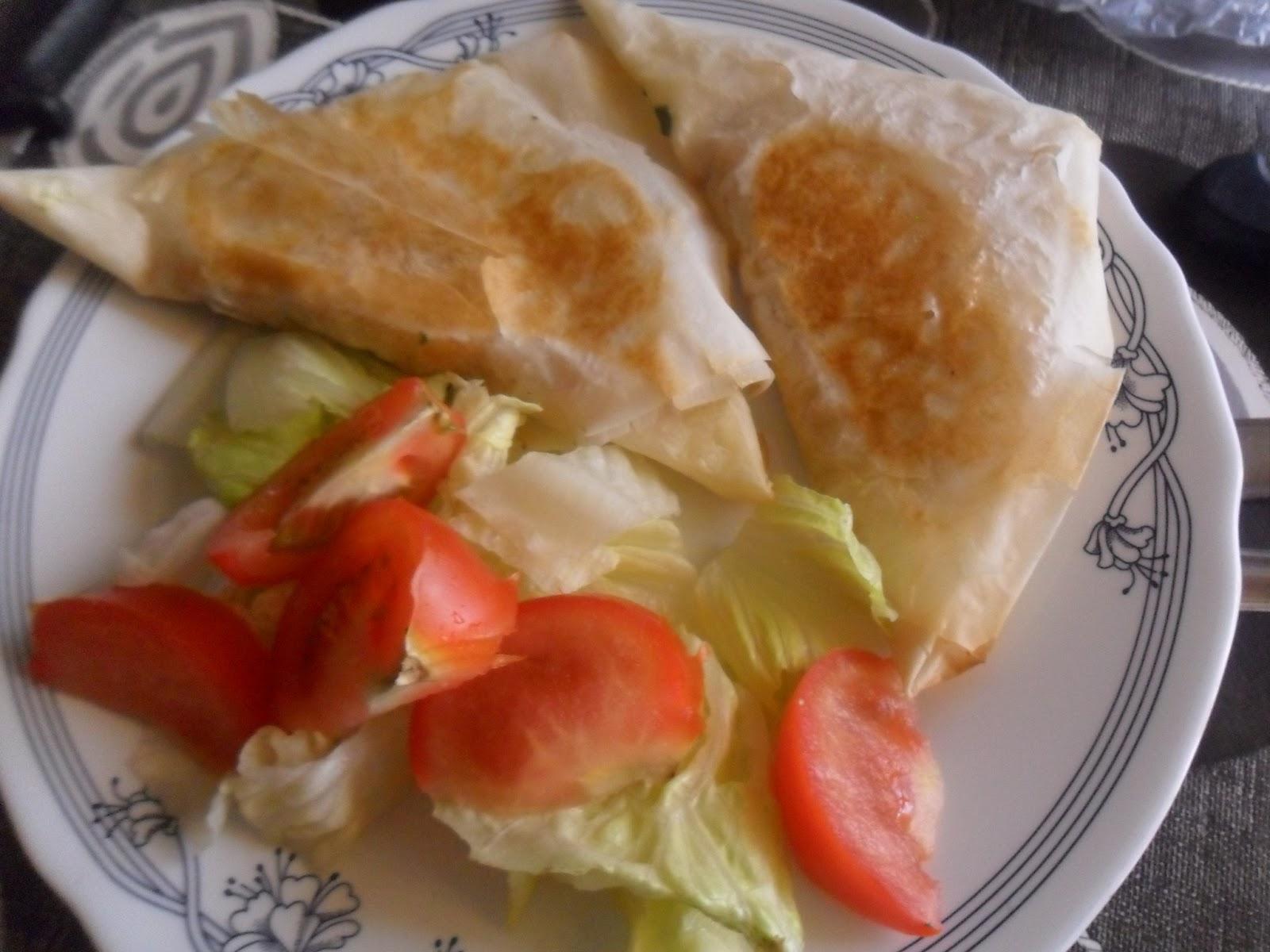 Samosas de tofu con tomate