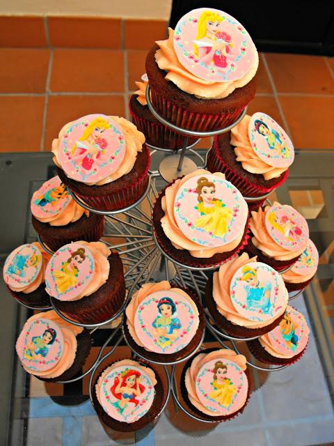 Galletas, piruletas y cupcakes de princesas disney con papel de azúcar y chocotransfer