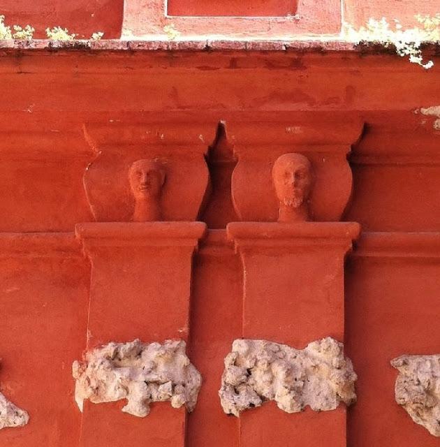 Los rostros del Jardín de Troya.