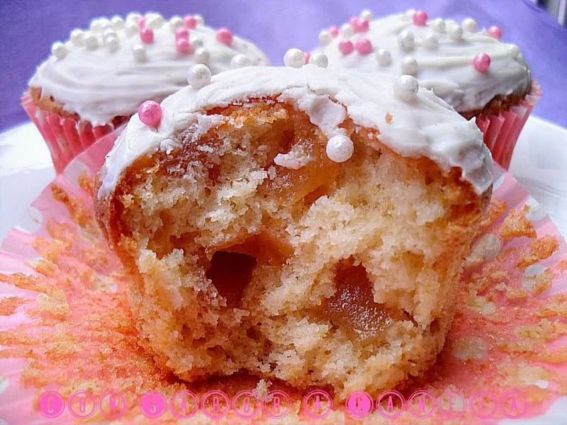 Magdalenas de queso y membrillo con cobertura de frosting de vainilla Kelmy