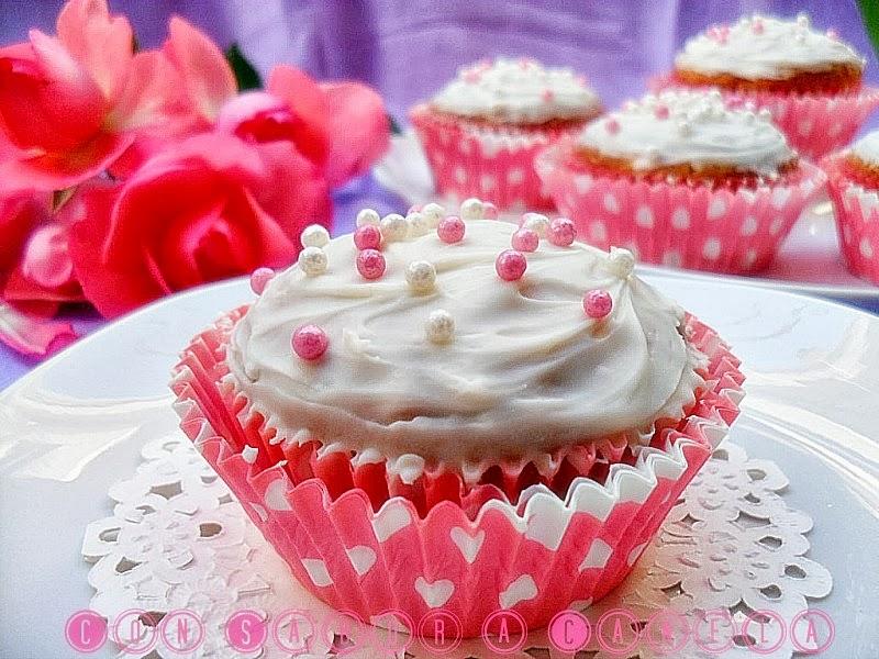 Magdalenas de queso y membrillo con cobertura de frosting de vainilla Kelmy