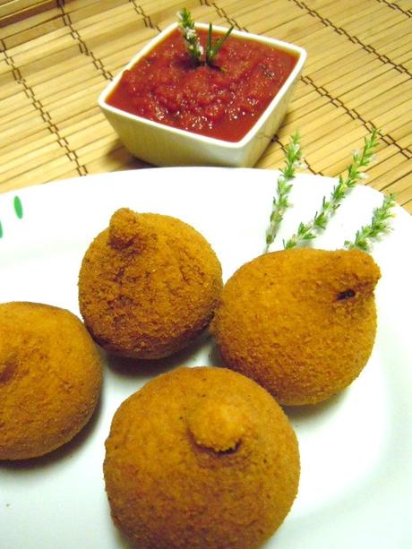 Coxinhas de Pollo con salsa de tomate picante Coxinhas de Pollo con salsa de tomate picante
