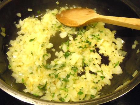 Coxinhas de Pollo con salsa de tomate picante Coxinhas de Pollo con salsa de tomate picante