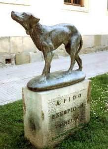 Estatua en homenaje a Fido que erigió el Ayuntamiento de  Luco di Mugello, en Italia. 