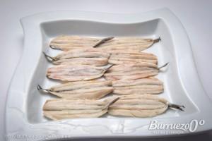 Como hacer unos boquerones en vinagre boquerones colocados en capas y macerados en vinagre