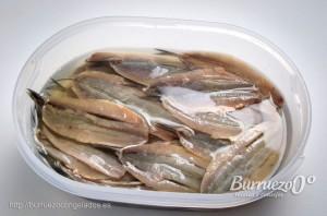 Como hacer unos boquerones en vinagre Macerar en vinagre entre 6 y 8 horas.