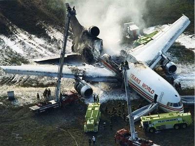 GRANDES ACCIDENTES AEREOS: ENTRE LA POLÉMICA Y EL HEROÍSMO, EL ACCIDENTE DEL VUELO 843 DE TWA.