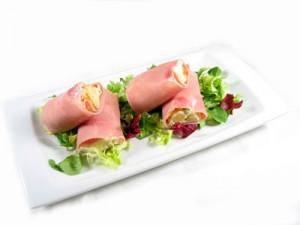 ROLLITOS DE JAMON Y PIÑA