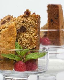 Bizcocho de datiles con salsa de menta Bizcocho de datiles con salsa de menta