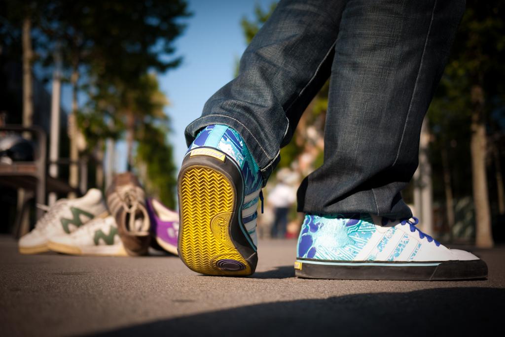 Cerveza fresquita con las zapatibambolas old-school de Edu “el guiños”