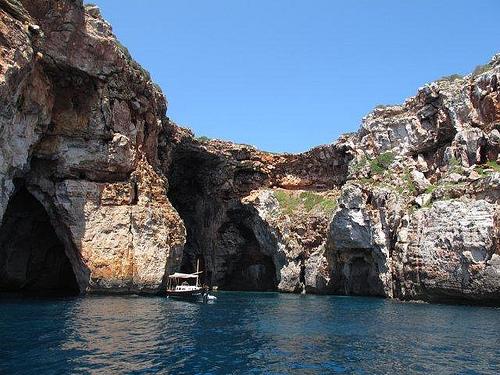 cuevas y acantilados 