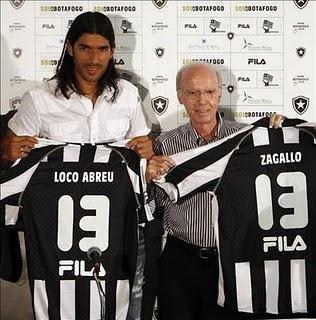Loco Abreu, imagen del Botafogo y campaña de marketing