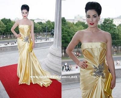 Dita Von Teese, fabulosa de Elie Saab,  en la 