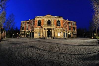 Bayreuth. Expectación en el Lohengrin inaugural.