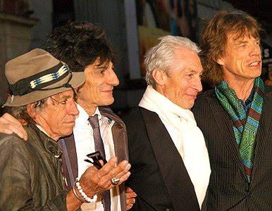 LOS ROLLING STONES ABANDONAN EL ESCENARIO