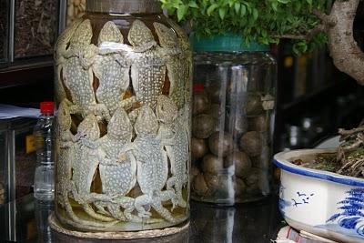Hué y de fondo un
