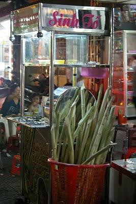 Hué y de fondo un