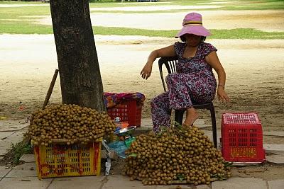 Hué y de fondo un