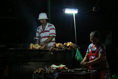 Hué y de fondo un