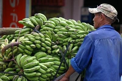 Hué y de fondo un
