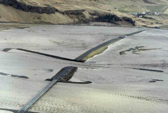 -AEROPUERTOS CERRADOS POR ERUPCION VOLCANICA-