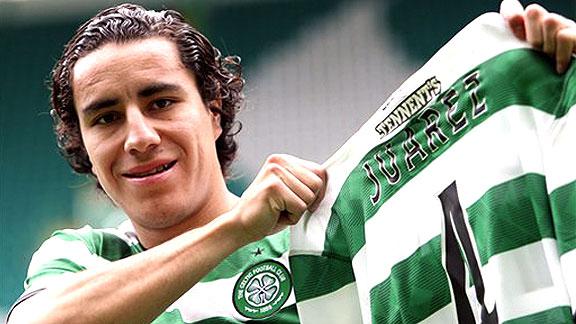 La foto del día: Efraín Juárez con el Celtic