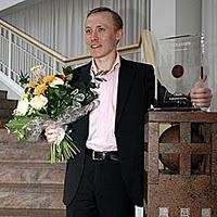 Ponomariov con el trofeo del XXXVIII Torneo de Ajedrez de Dortmund