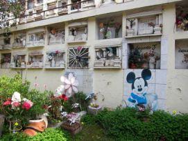 Mochileando por Chile. Día 5: Cementerio general y barrio Brasil.