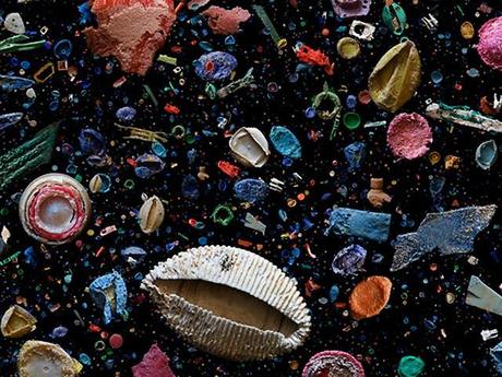 Ejemplo de la sopa de plástico presente en mares y océanos