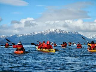 EXITOSA TRAVESÍA DE KAYAKISTAS EN EL MARCO DEL ENCUENTRO INTERNACIONAL