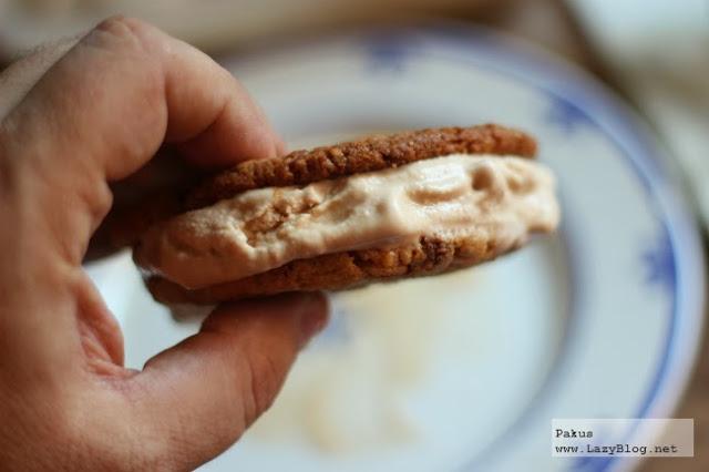 Sandwich helado de cookies y helado de Baileys para rematar el verano