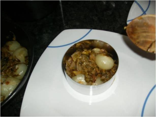 FILETE DE TERNERA CON GUARNICON DE LECHUGA Y CEBOLLAS FRANCESAS