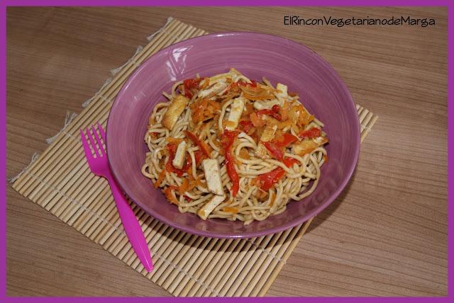 Noodles con tofu al jengibre