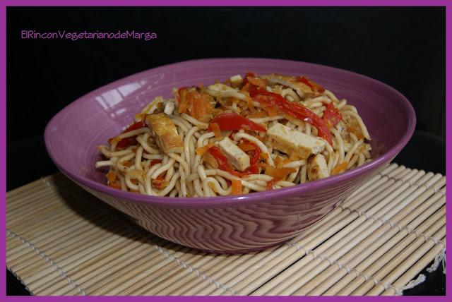 Noodles con tofu al jengibre