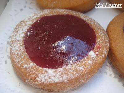 Bollos de los húsares (Husarenkrapfen).  Unas deliciosas galletas de mantequilla y mermelada
