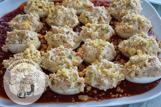 HUEVOS RELLENOS DE ATUN Y PALITOS DE CANGREJO  MEGARAPIDOS