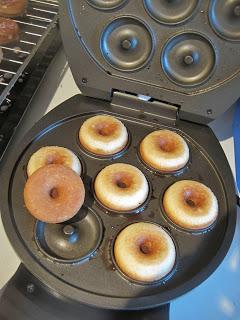 MINIBIZCOCHITOS DE CHOCOLATE Y LIMA ,HECHOS EN LA DONUTTERA