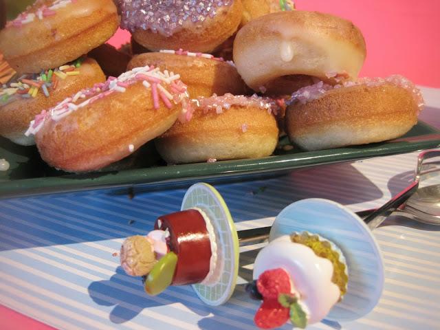 MINIBIZCOCHITOS DE CHOCOLATE Y LIMA ,HECHOS EN LA DONUTTERA