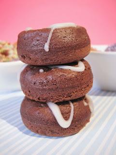 MINIBIZCOCHITOS DE CHOCOLATE Y LIMA ,HECHOS EN LA DONUTTERA