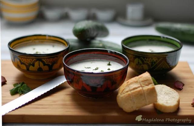 TZATZÍKI (YOGUR CON PEPINO Y AJO)