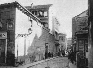 La Calle de Amaniel en primer término y al fondo, la Calle del Álamo, en 1926, Madrid.