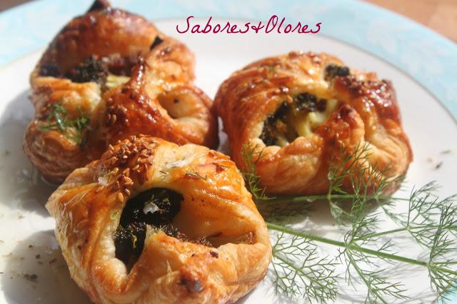 HOJALDRITOS DE BRECOL CON SALCHICHA HOJALDRITOS DE BRECOL CON SALCHICHA