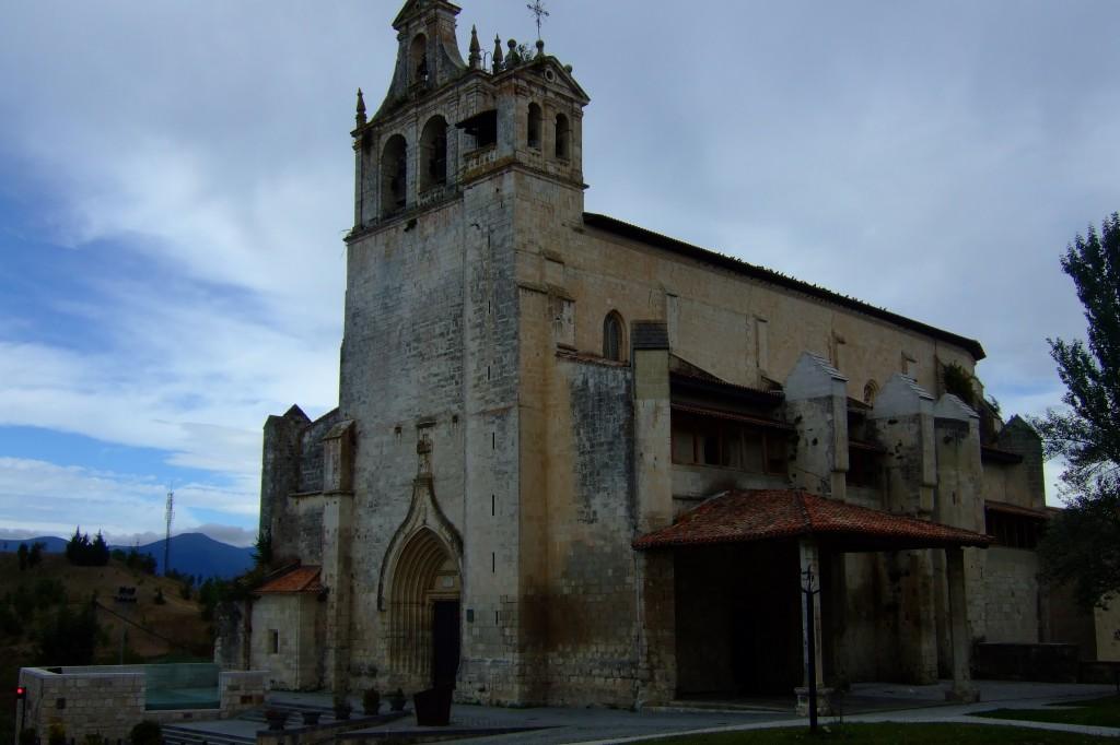 Iglesia de Santa María, en el extremo norte de la villa.
