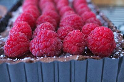 Bizcocho de chocolate con frambuesas