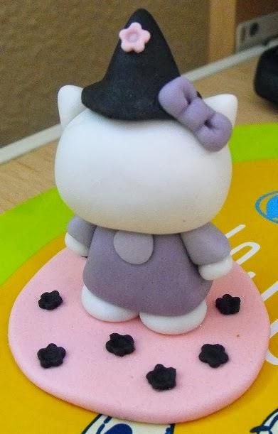 Hello Kitty brujita para Halloween paso a paso