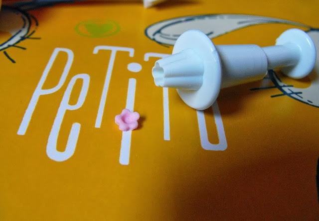 Hello Kitty brujita para Halloween paso a paso