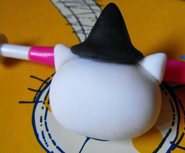 Hello Kitty brujita para Halloween paso a paso