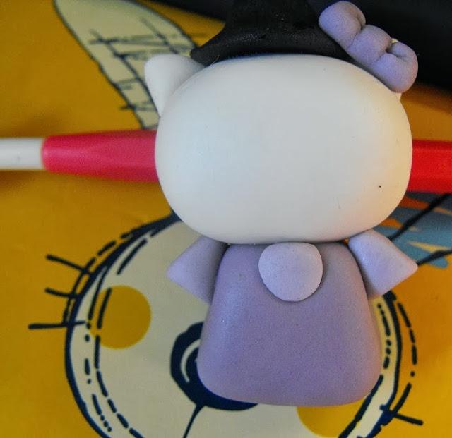 Hello Kitty brujita para Halloween paso a paso