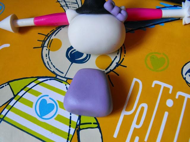 Hello Kitty brujita para Halloween paso a paso