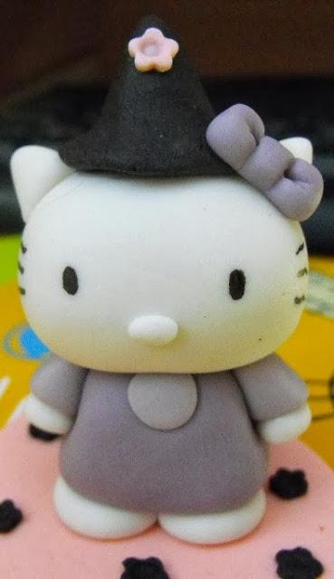 Hello Kitty brujita para Halloween paso a paso